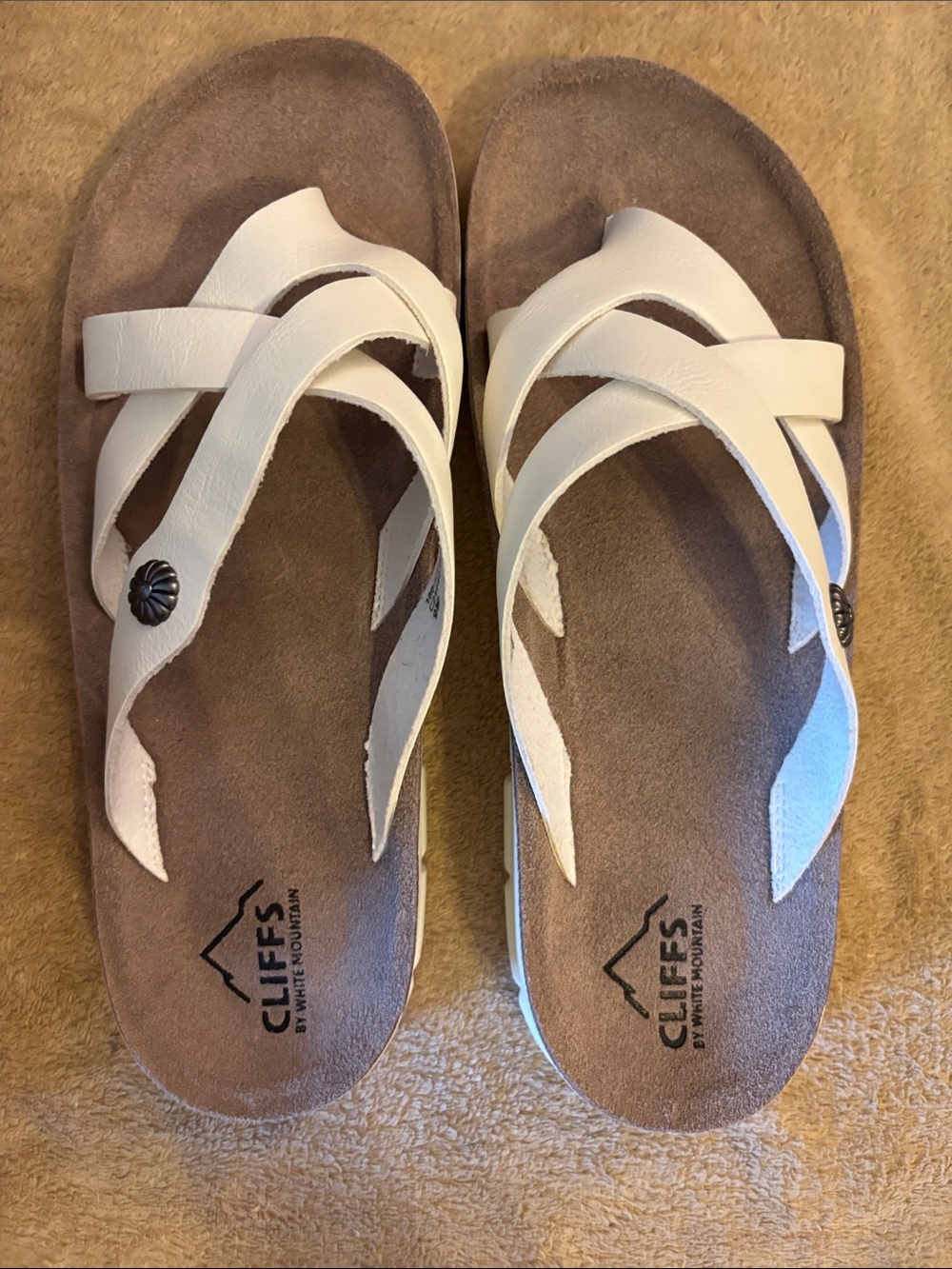 Cliffs Banksy White Grainy Sandals - White